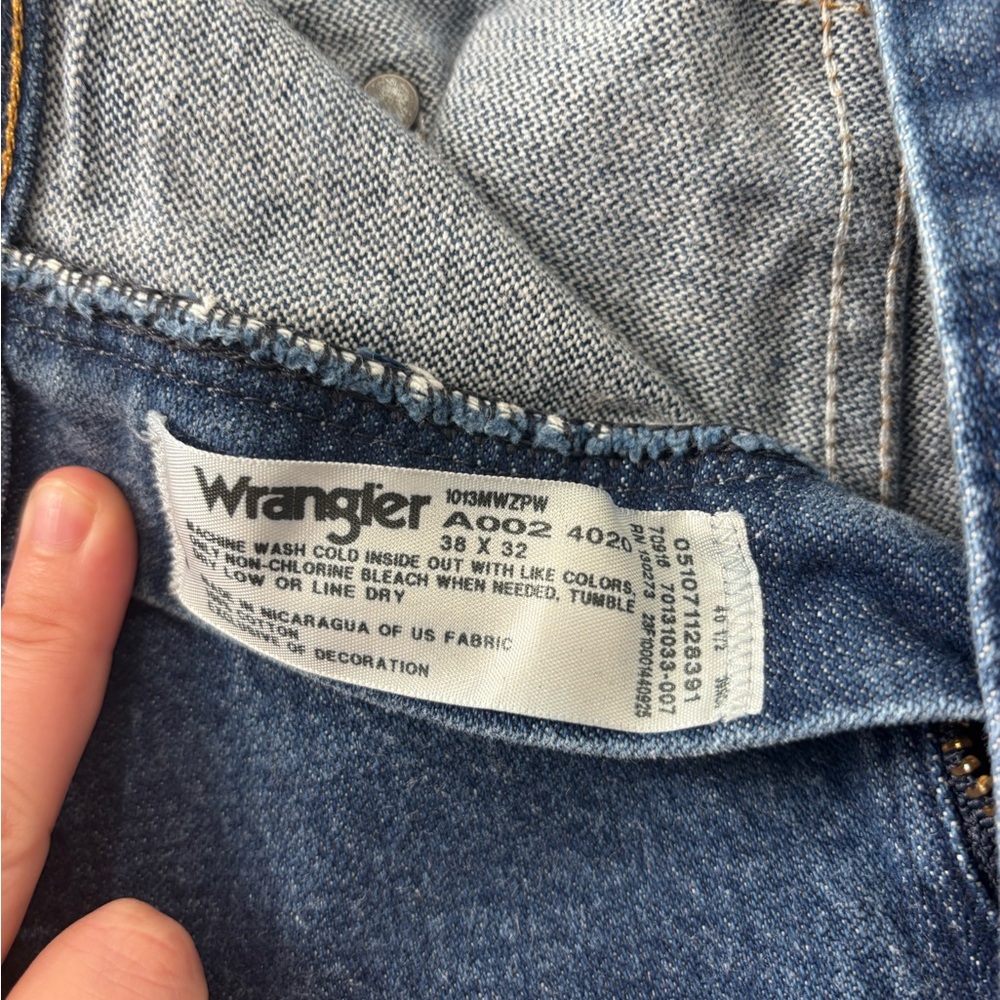 Wrangler Straight Leg Jeans in Deep Blue - Picture 2 of 3